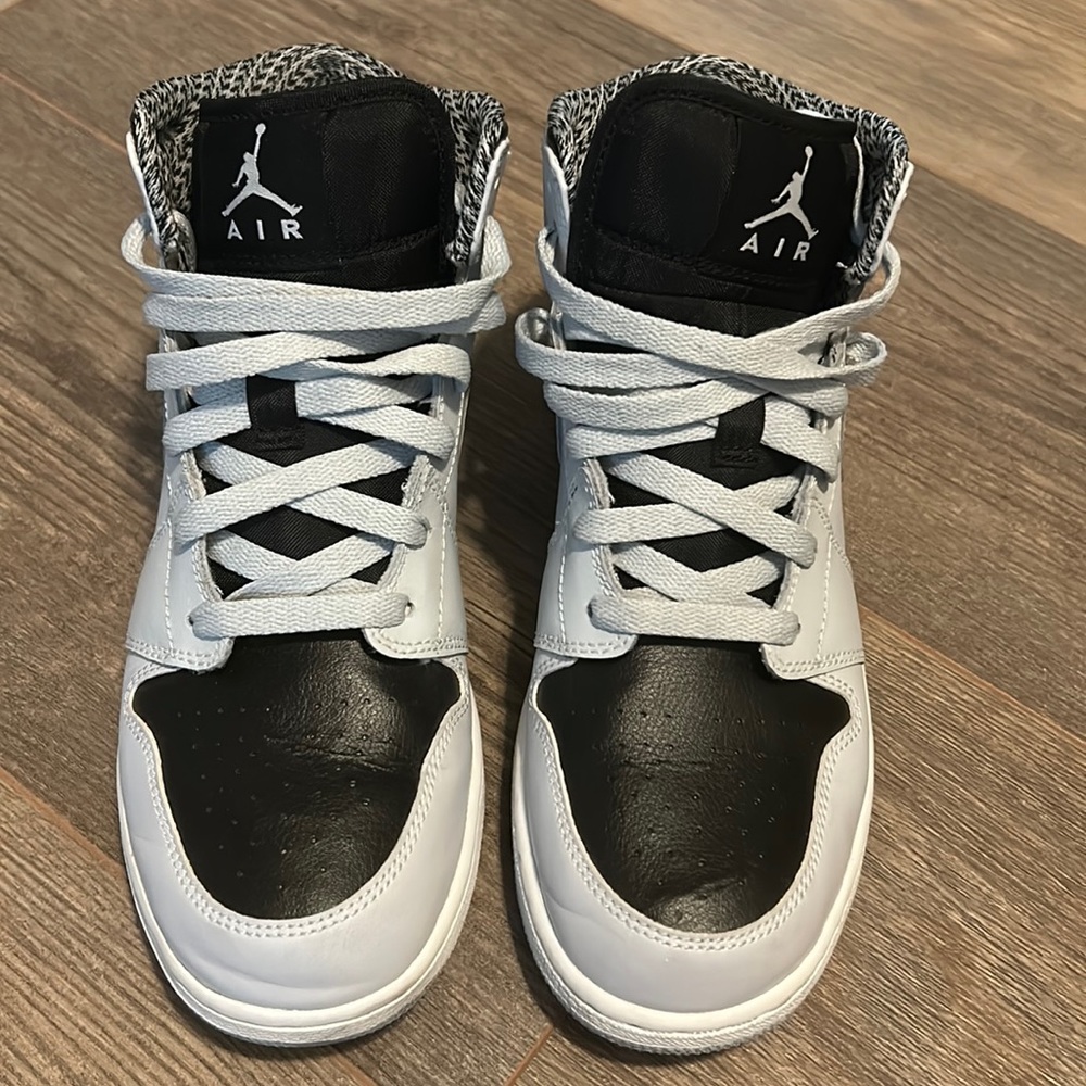 Jordan 1 mid